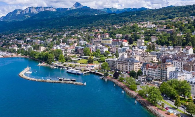 Publier Apartment | Apartment with pool and parking in Évian-les-Bains