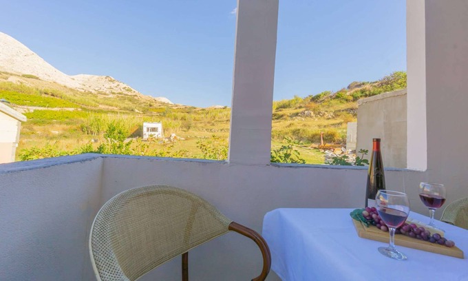 Metajna Apartment | Apartment with free WiFi and free parking