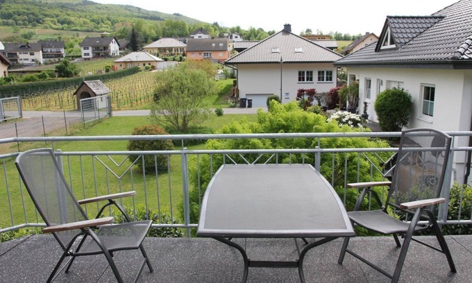 Briedern Apartment | Apartment with garden view - Cafe Klering
