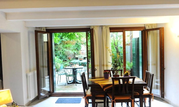 Santa Croce House | Apartment with garden in the historic center- WIFI Internet- FREE CANCELLATION
