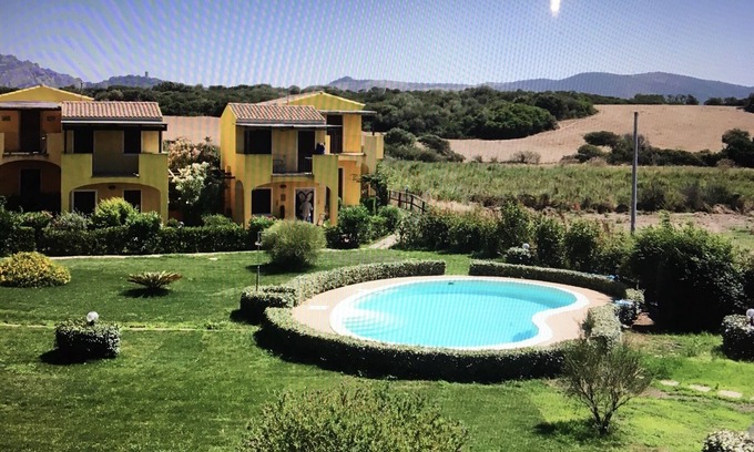 Viddalba House | Apartment with garden in residence with swimming pool
