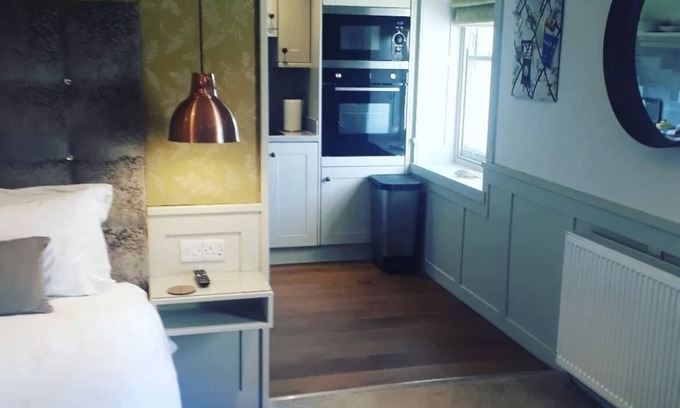 Slyne Apartment | Apartment with hot tub near Lake District