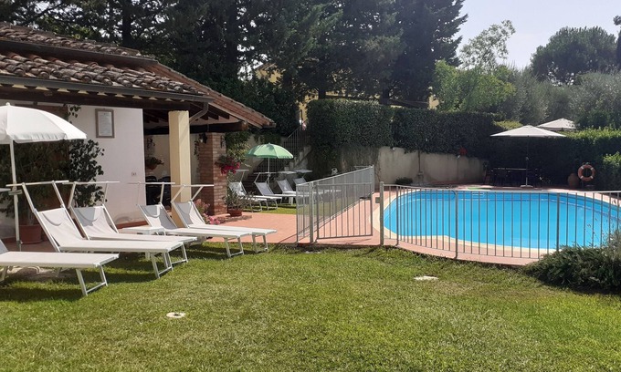 Gambassi Terme Apartment | APARTMENT WITH LARGE PRIVATE GARDEN IN FRONT.IDEAL FOR RELAXING