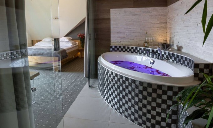 Poronin Apartment | Apartment with JACUZZI & Fireplace in Tatra