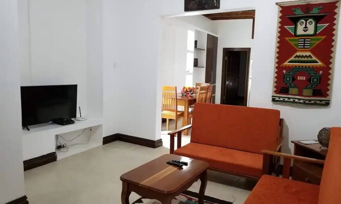 Orange Walk House | Apartment with King bed in the center, sugar city!