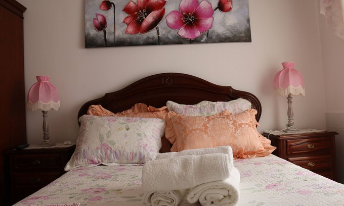 Nazare Apartment | Apartment, with kitchen, bedroom with double bed and bathroom, with total privacy