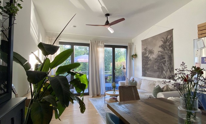 Neu Fahrland Apartment | Apartment with lake view and lake access