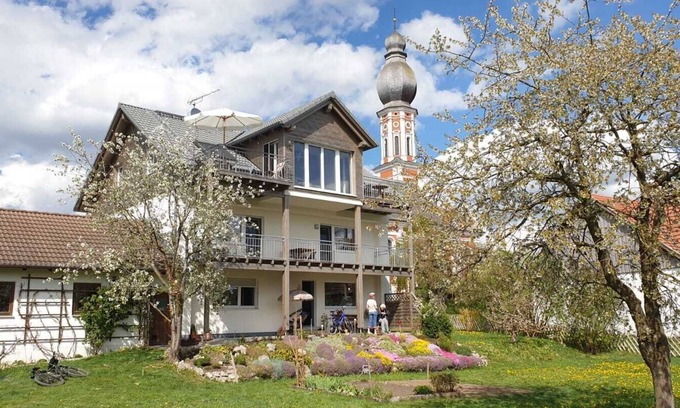 Windach Apartment | Apartment with large balcony, approx. 2 km west of the lake shore in a quiet location