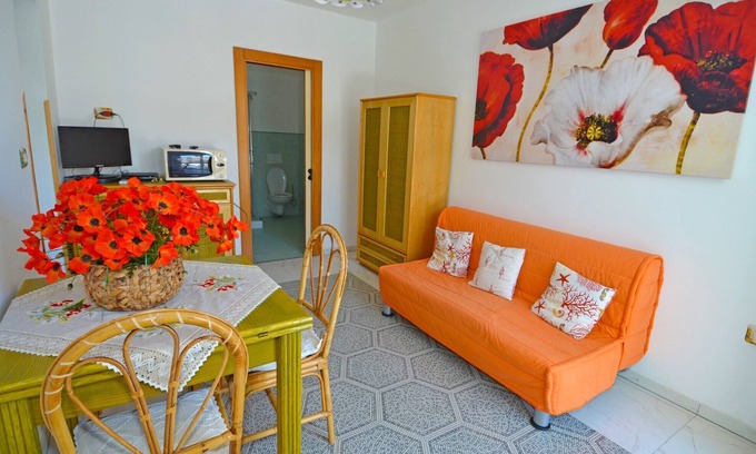 Marina San Gregorio House | Apartment with large garden and car parking a few steps from the sea