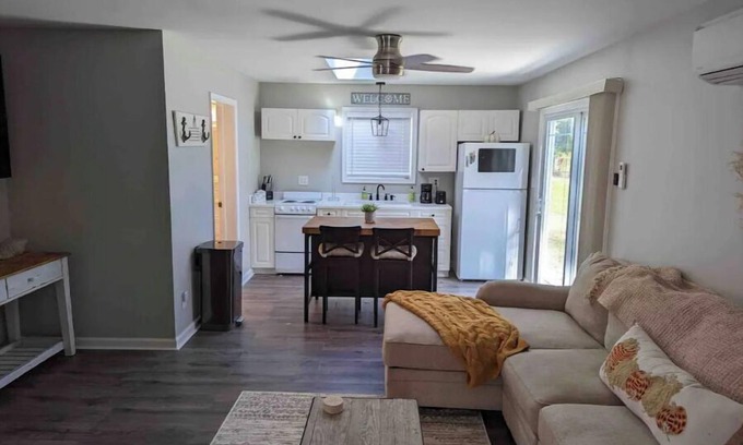 Stevensville Apartment | Apartment with Lounge Stevensville, MD
