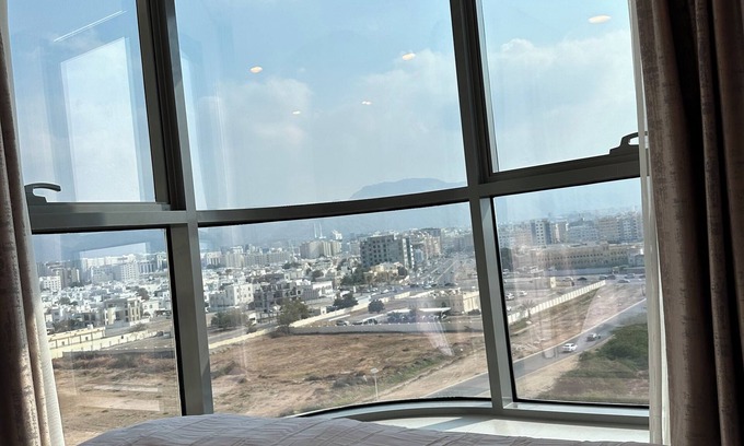 Al Ghubrah Ash Shamaliyyah Apartment | Apartment with modern amenities