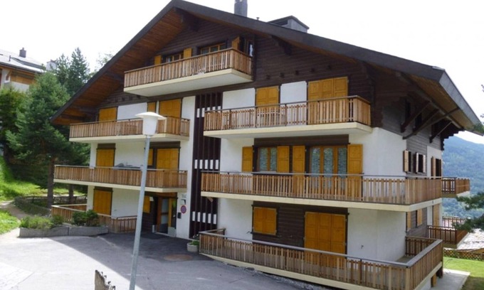 Salins Apartment | Apartment with parking available