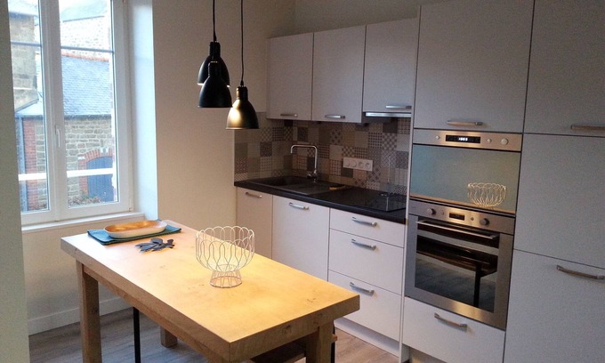 Dinard Apartment | Apartment with patio, quiet, near the market and in the city center