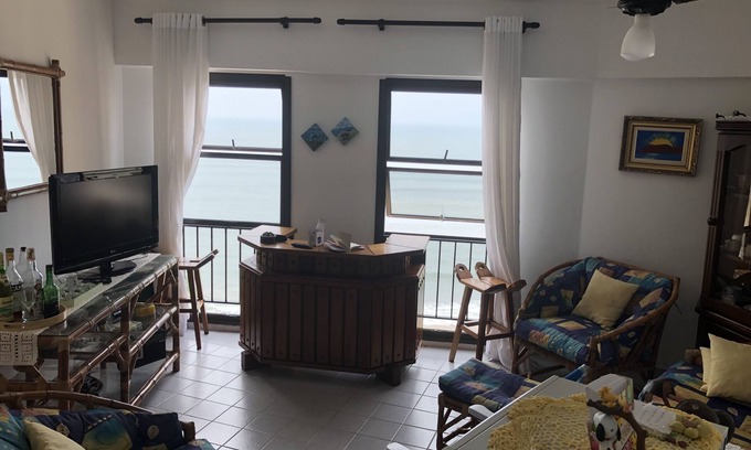 Ipiranga Apartment | Apartment with pool facing the sea