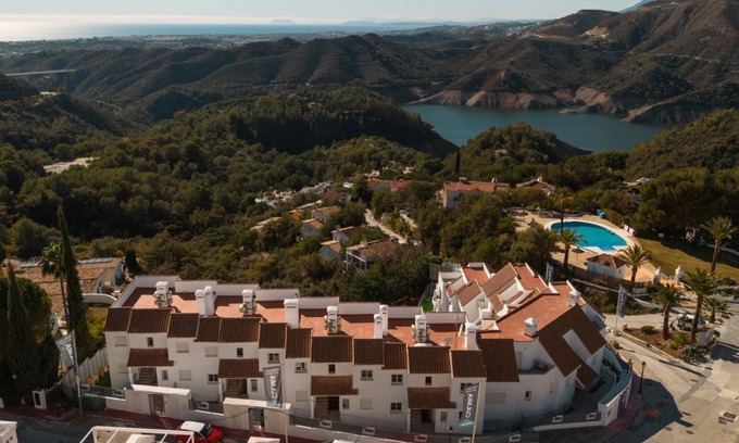 Istan Apartment | Apartment with private terrace and panoramic views, Balcones del Lago, Istán