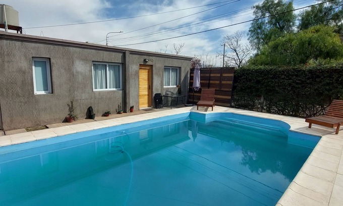 Vistalba Apartment | Apartment with Swimming Pool and Warehouses Nearby