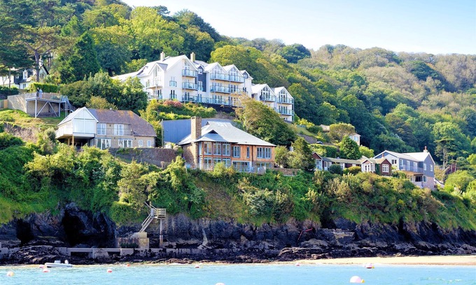 Salcombe Apartment | Apartment With Sea Views Of South Sands Beach, Salcombe With Parking for 2 cars.