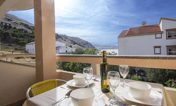 Metajna Apartment | Apartment with sea view, near the beach (20m)