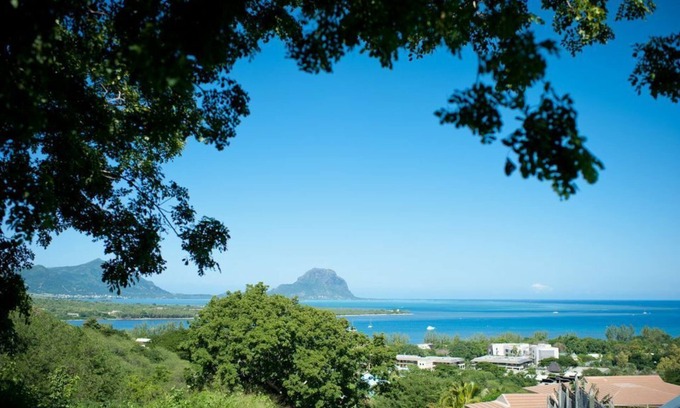 La Preneuse Apartment | Apartment with stunning sea and mountain views