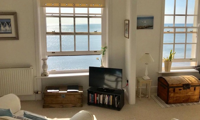 Sidmouth Apartment | Apartment with stunning sea view.