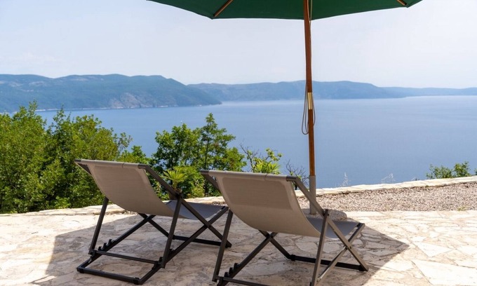 Ripenda Kosi Apartment | Apartment with stunning sea views and views of the island of Cres