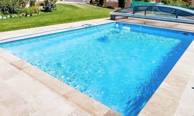 Reillanne Apartment | Apartment with swimming pool in Luberon