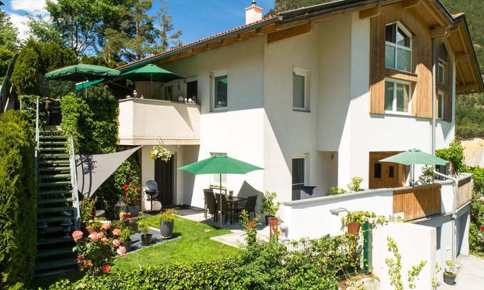 Sautens Apartment | Apartment with terrace, Ski bus in front of door