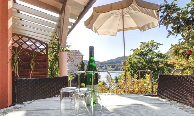 Bullay Apartment | Apartment with terrace directly on the banks and with a view of the Moselle