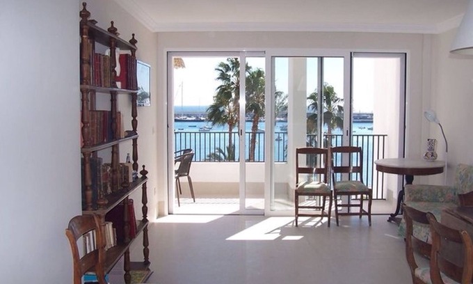 Aguilas House | Apartment with terrace on the seafront