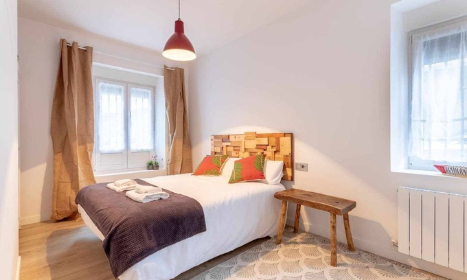 Basauri Apartment | Apartment with terrace next to a metro station
