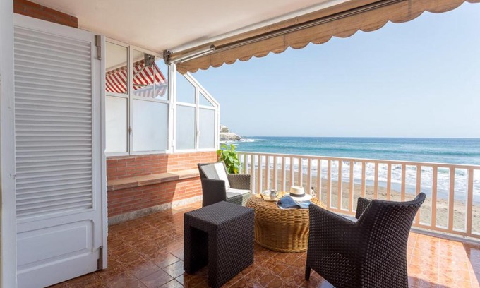 Melenara Apartment | Apartment with terrace on the beachfront