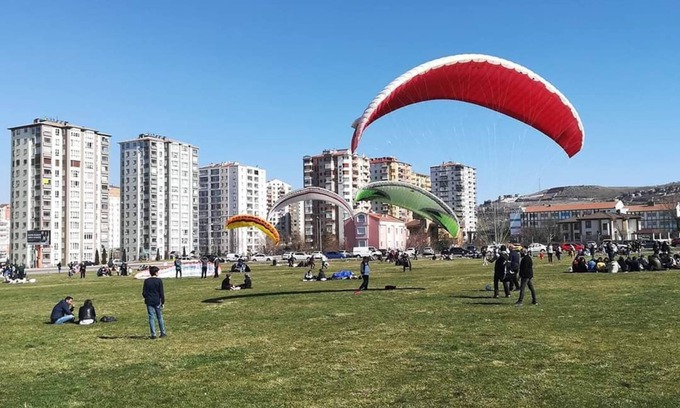 Melikgazi Apartment | Apartment with terrace and large park in front of the door. next to historic part mimsin
