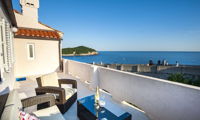 Dubrovnik Apartment | Apartment with the amazing view over the Old Town and Lokrum island