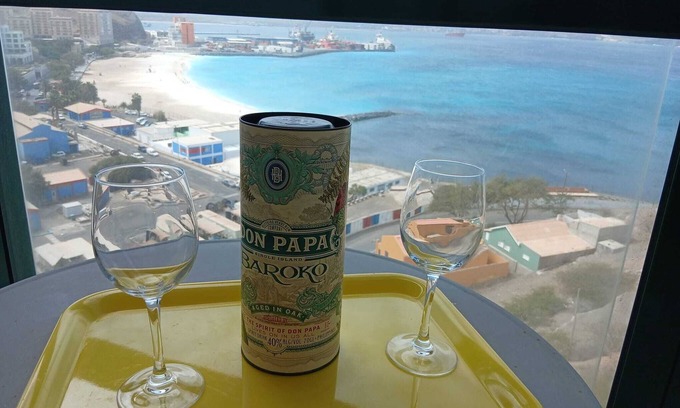 Mindelo Apartment | Apartment with view on Laginha beach