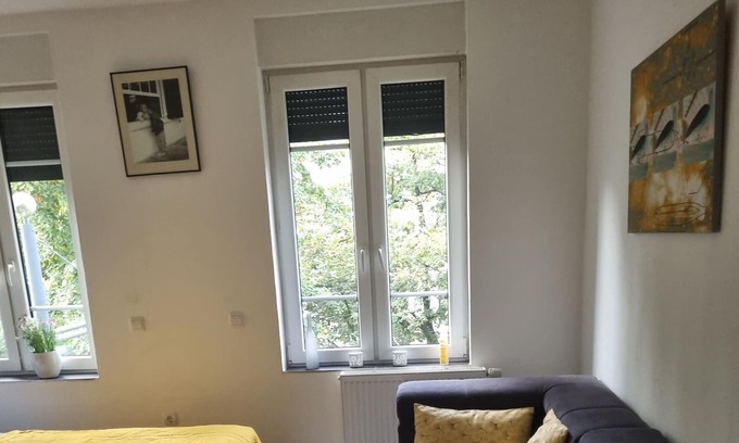 Krefeld Apartment | Apartment 'Wohnung, 2 Zimmer In Krefeld' with Wi-Fi
