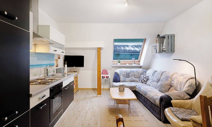 Nordleda Apartment | Apartment 'Wuddisferienwohnug' with Shared Terrace, Private Garden and Wi-Fi
