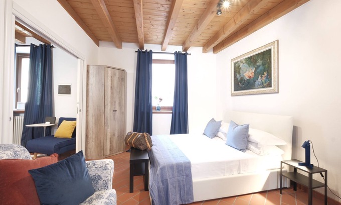 Peschiera del Garda City Centre Apartment | Apartment 'Xenia 19' with Wi-Fi and Air Conditioning