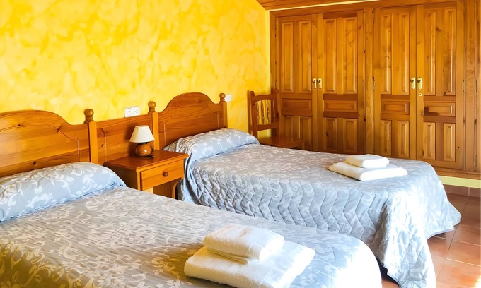 Salinas Apartment | Apartment 'Yerga' with Wi-Fi