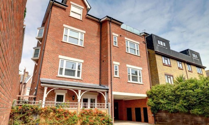 Broadstairs Apartment | Apartment York Mansions by Interhome