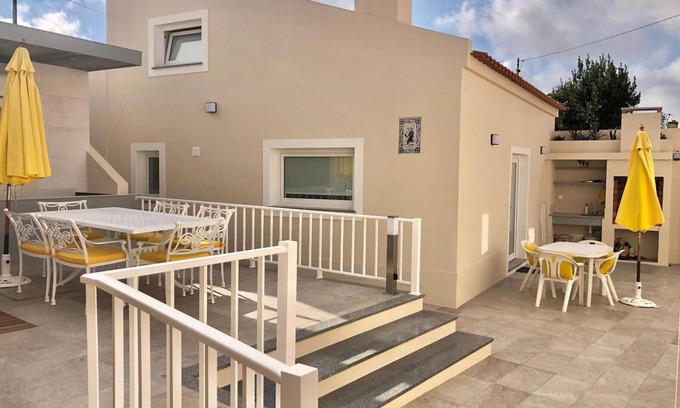 Atalaia House | Apartment 'Zeca Holidays Atalaia Mezanine' with Balcony and Wi-Fi