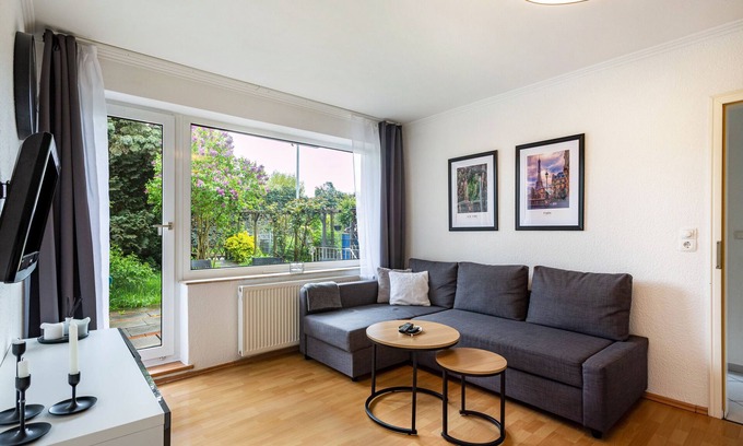 Huckelriede Apartment | Apartment 'Zentrumsnahe 2 Zimmerwohnung ' with Private Terrace, Private Garden and Wi-Fi