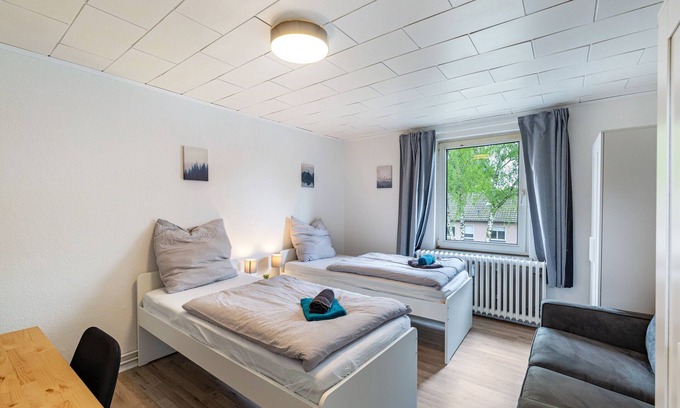 Blumenviertel Apartment | Apartment 'Zuhause Für Die Entdeckergruppe' with Wi-Fi