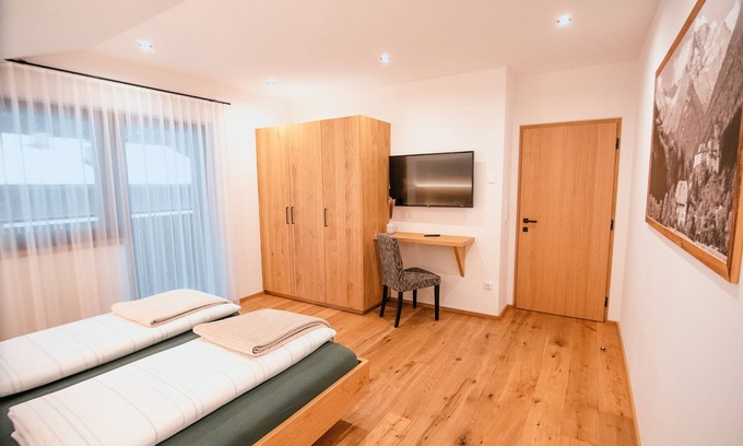 Lutago Apartment | Apartment 'Zum Sonnentor - Pinus' with Mountain View, Balcony & Wi-Fi