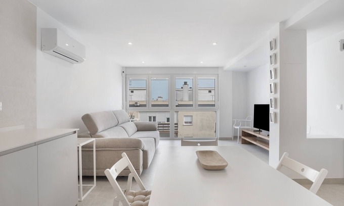 Cadiz Apartment | Apartment 'Zurbarán' with Balcony, Wi-Fi and Air Conditioning