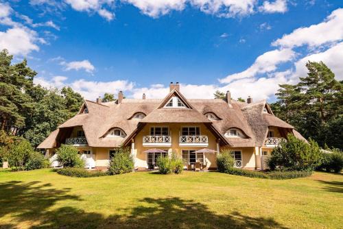 Neuhaus Apartment | Apartmenthaus Haus Sonne I direkt am Strand