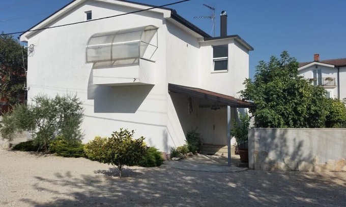 Ljubuski Apartment | Apartments Discovery - Three Bedroom Apartment with Balcony
