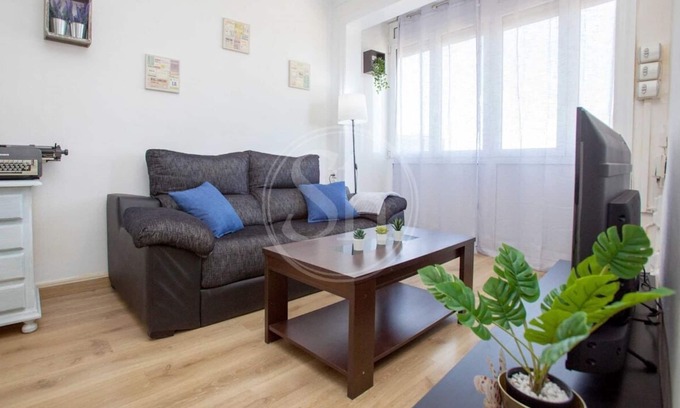 Sant Marti Apartment | Apartments Les Corts for 4