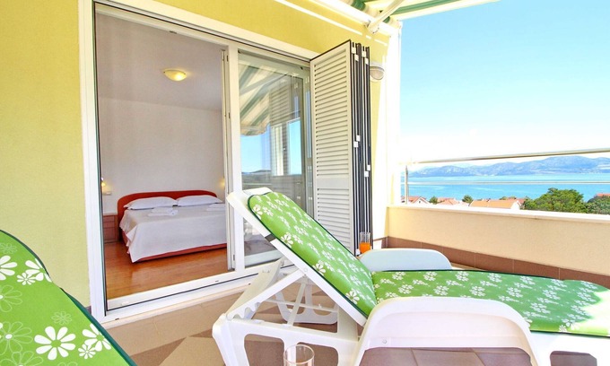Drace Apartment | Apartments Gusti - Two-Bedroom Apartment with Balcony and Sea View