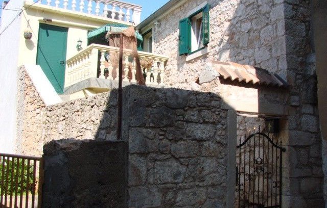 Sutomiscica Apartment | Apartments Branimir (28901-A3) - Sutomiscica - island Ugljan