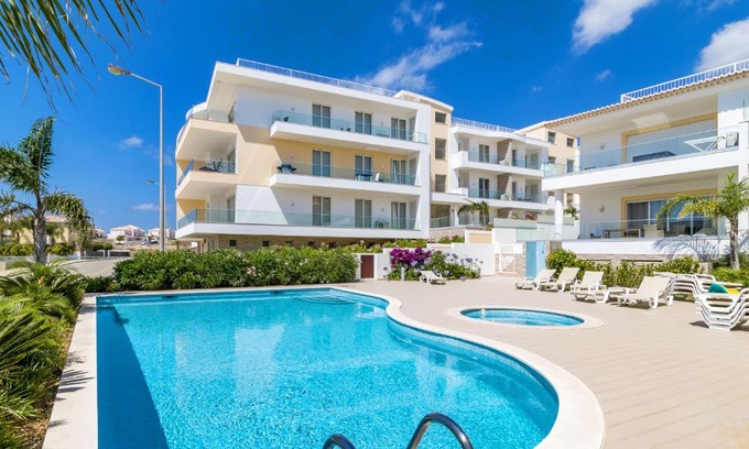 Porto de Mos Apartment | Apartments in Porto de Mós, Portugal
